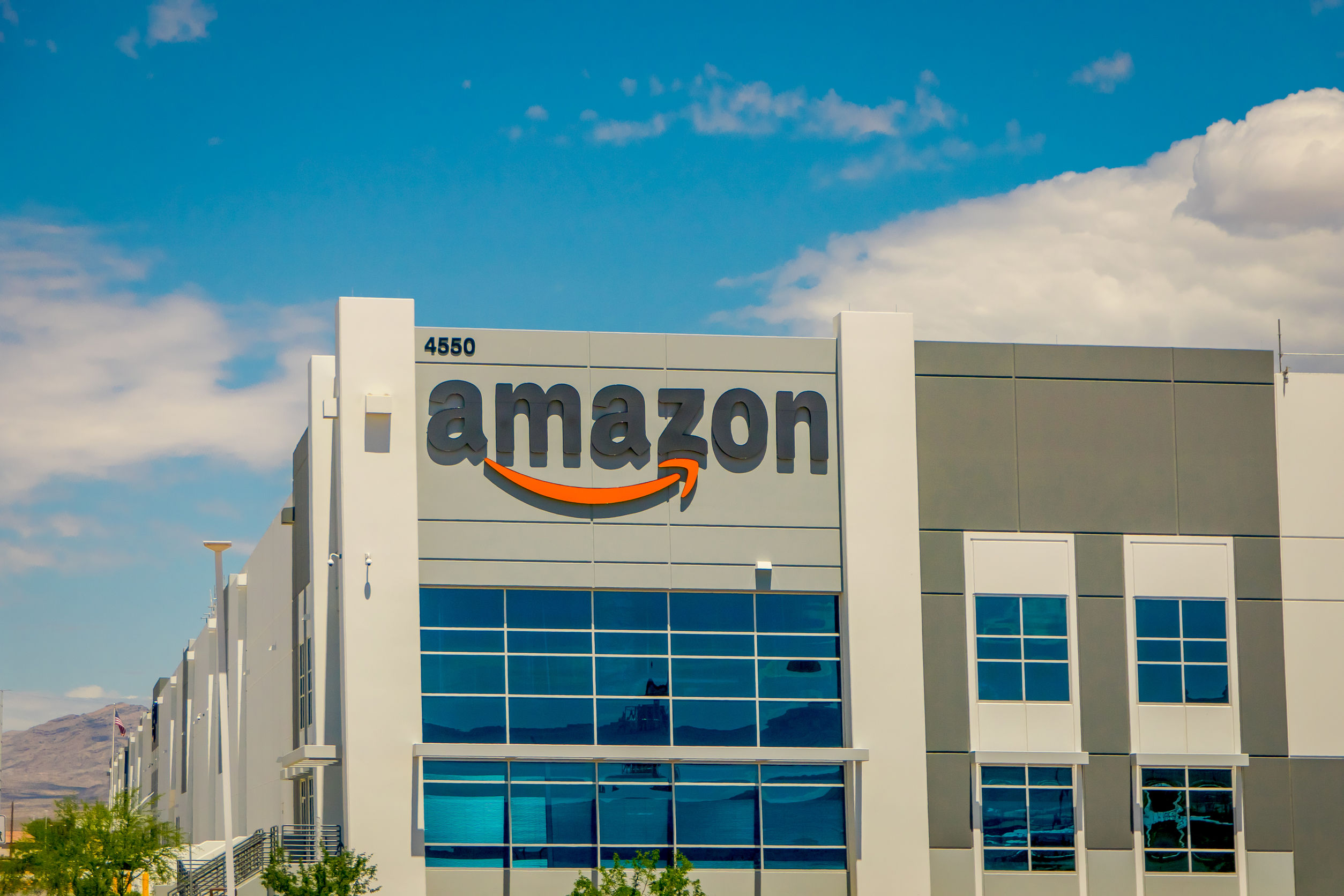Amazon fulfillment center: copying the 'deliver from store' model